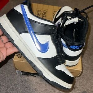 Women’s/Boys Nike dunk low